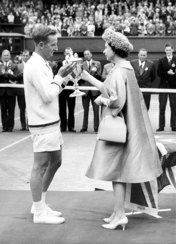 展现了他极 展现了他极