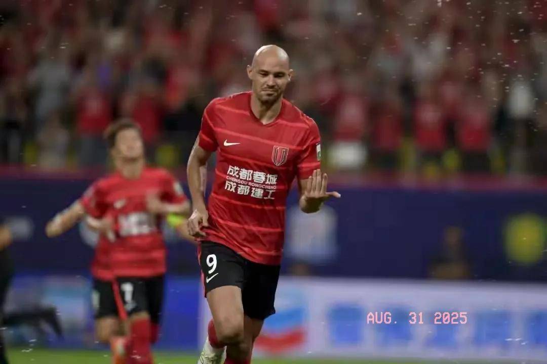 里与亚特兰 里与亚特兰