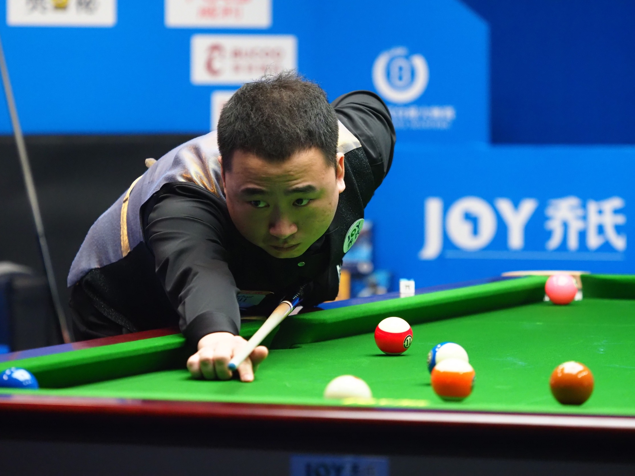 众多球迷翘 众多球迷翘